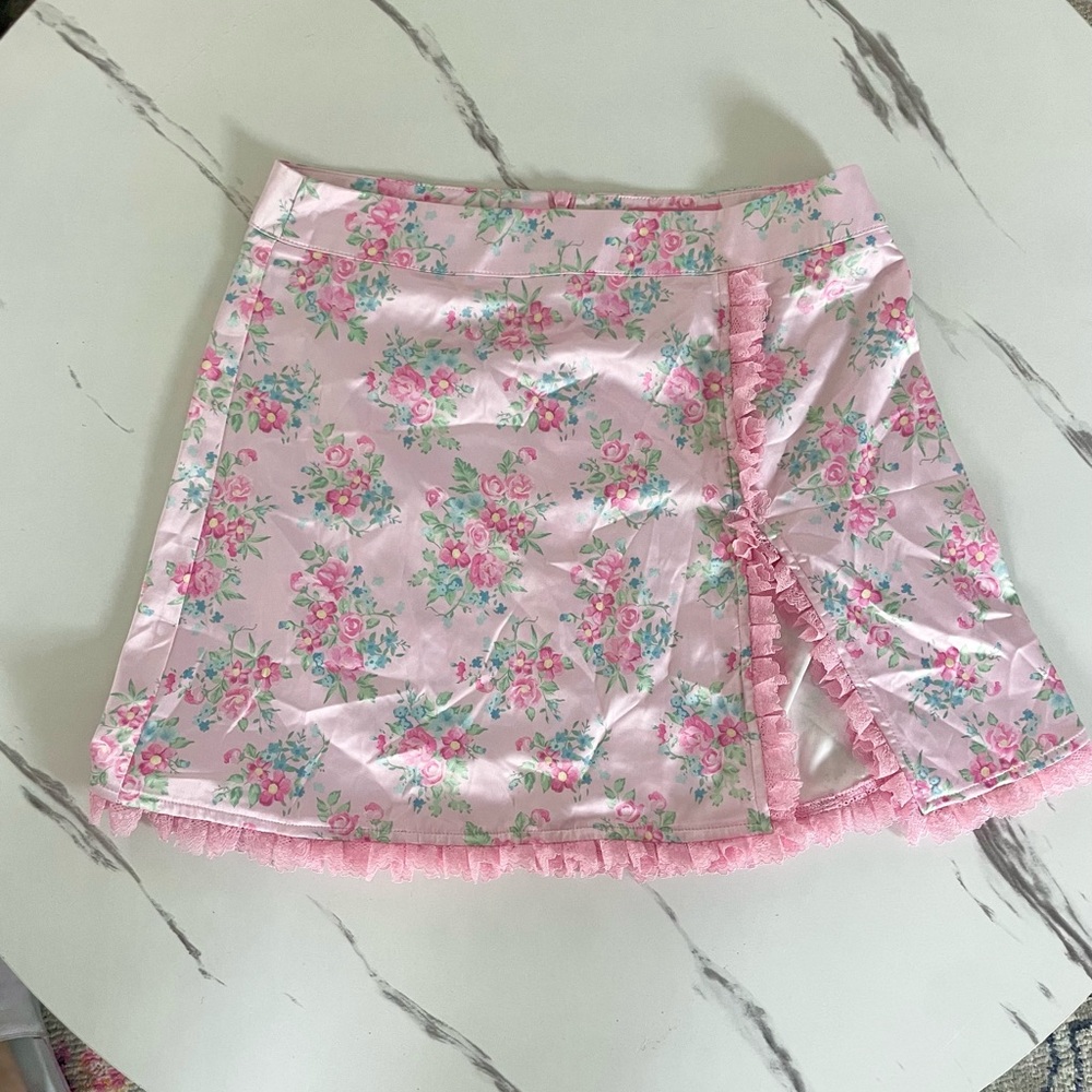 Dolls Kill pink floral mini skirt 💗